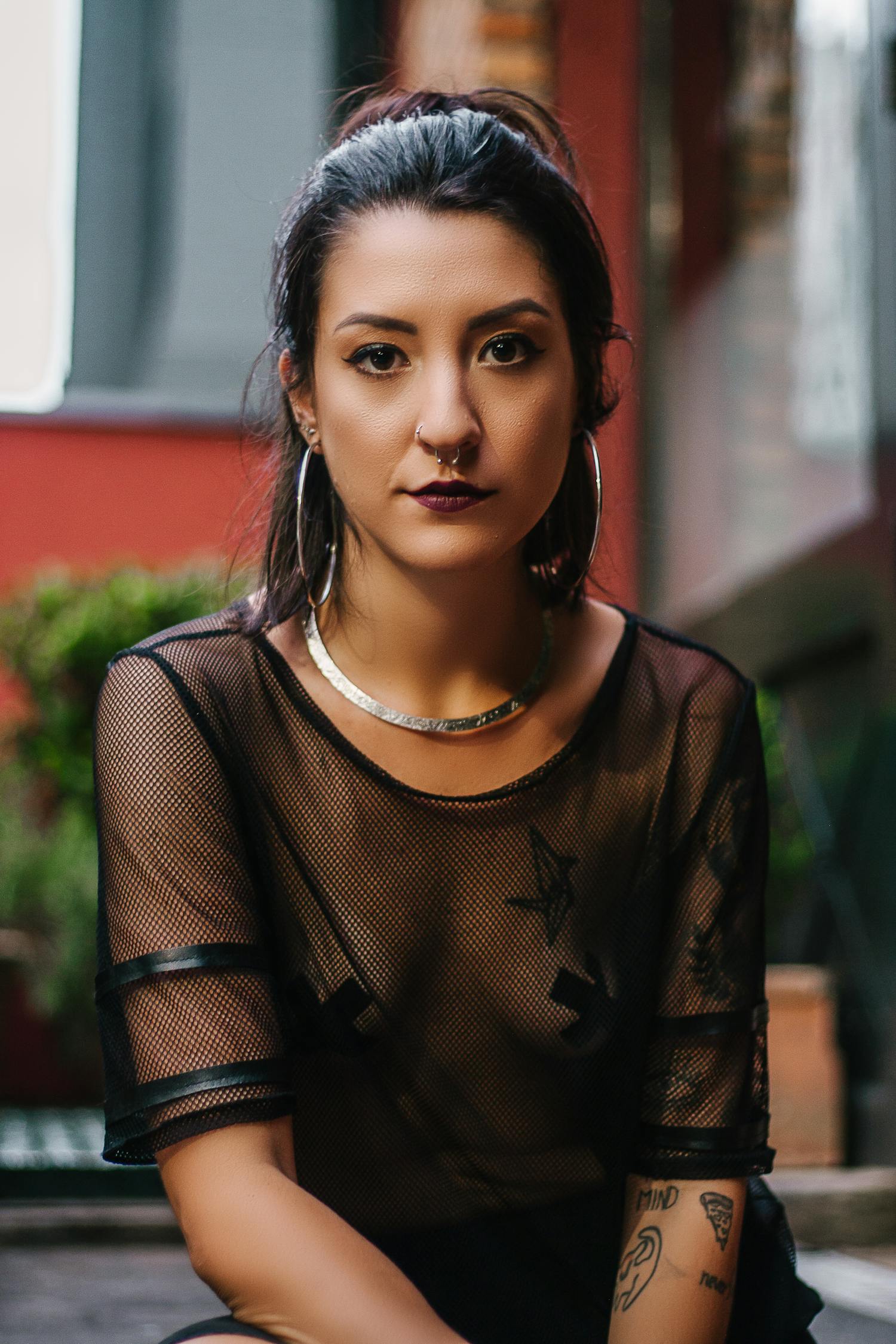 女明星戴帽子的时尚魅力，图片欣赏与深度解读
