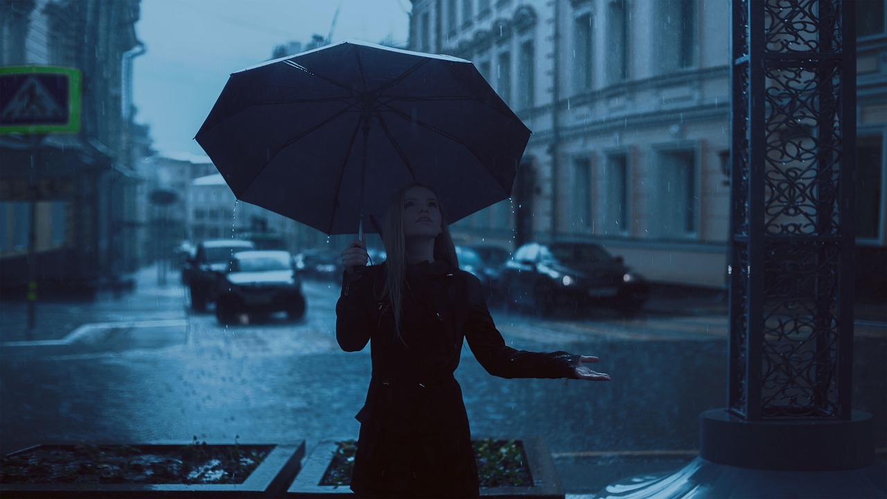 动漫中的雨，情感与故事的交织时刻