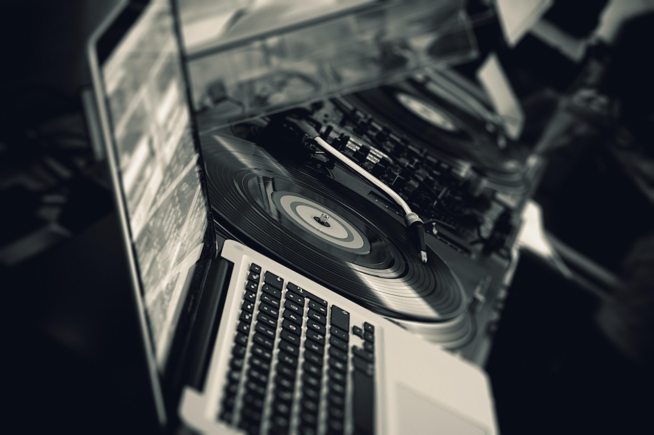 最新手机DJ应用，重塑音乐体验的未来之星，引领潮流新纪元！