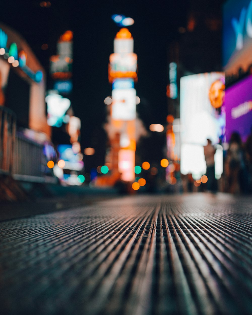 城市夜色的璀璨之光，光影交织的心灵之舞