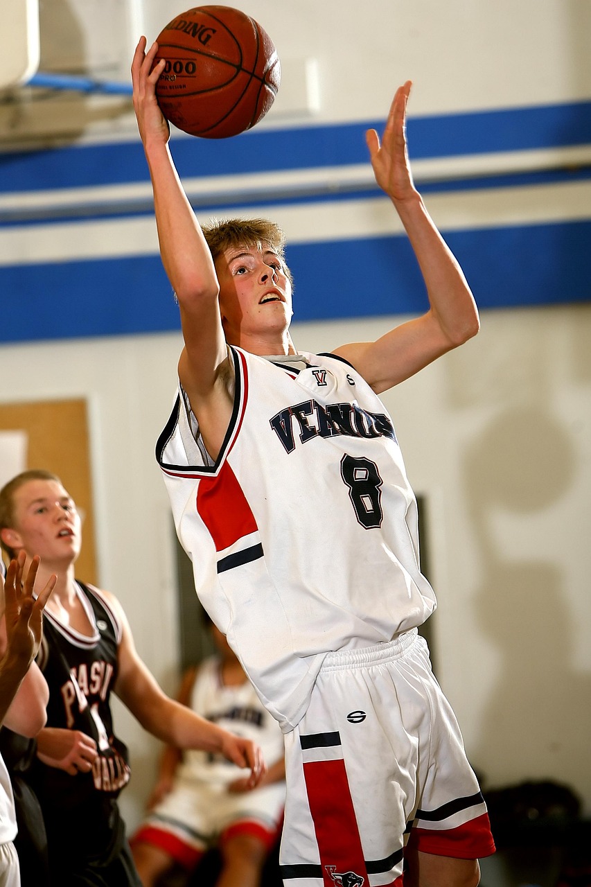 热血青春篮球盛宴,校际篮球比赛激情燃烧时刻