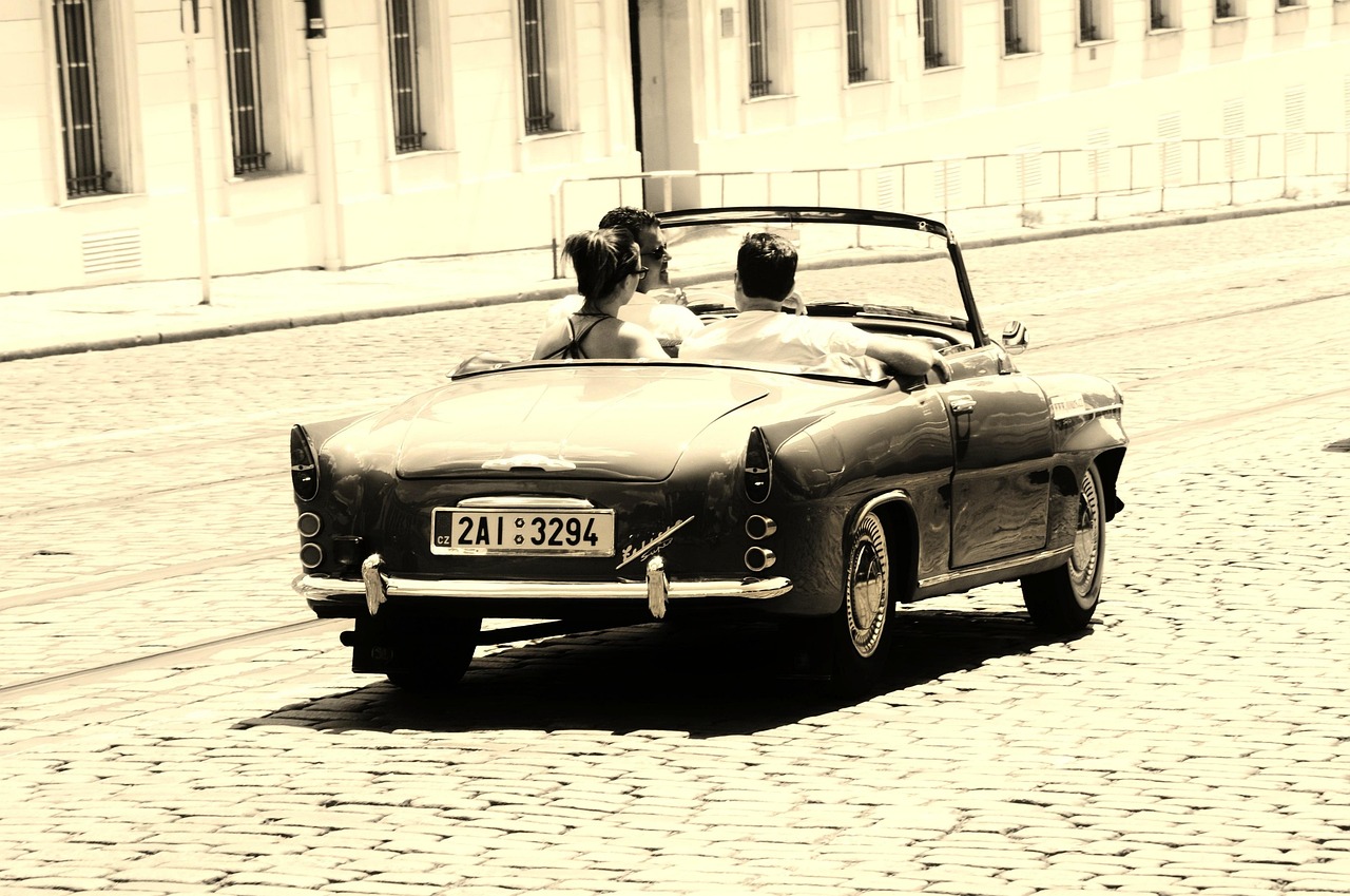 宾利SUV上市时间预测与市场预期,市场分析与预测