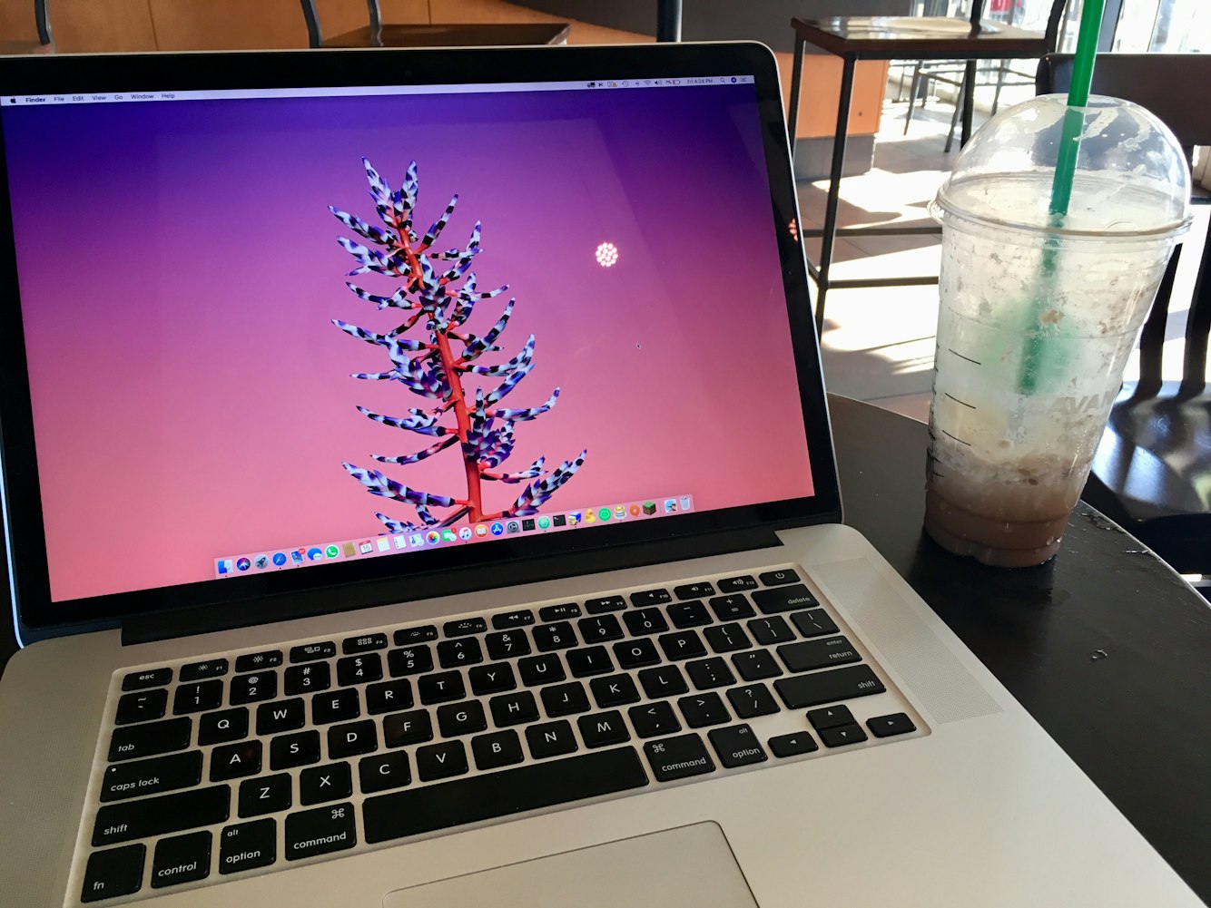 苹果新款笔记本电脑,技术与设计的完美融合亮相市场