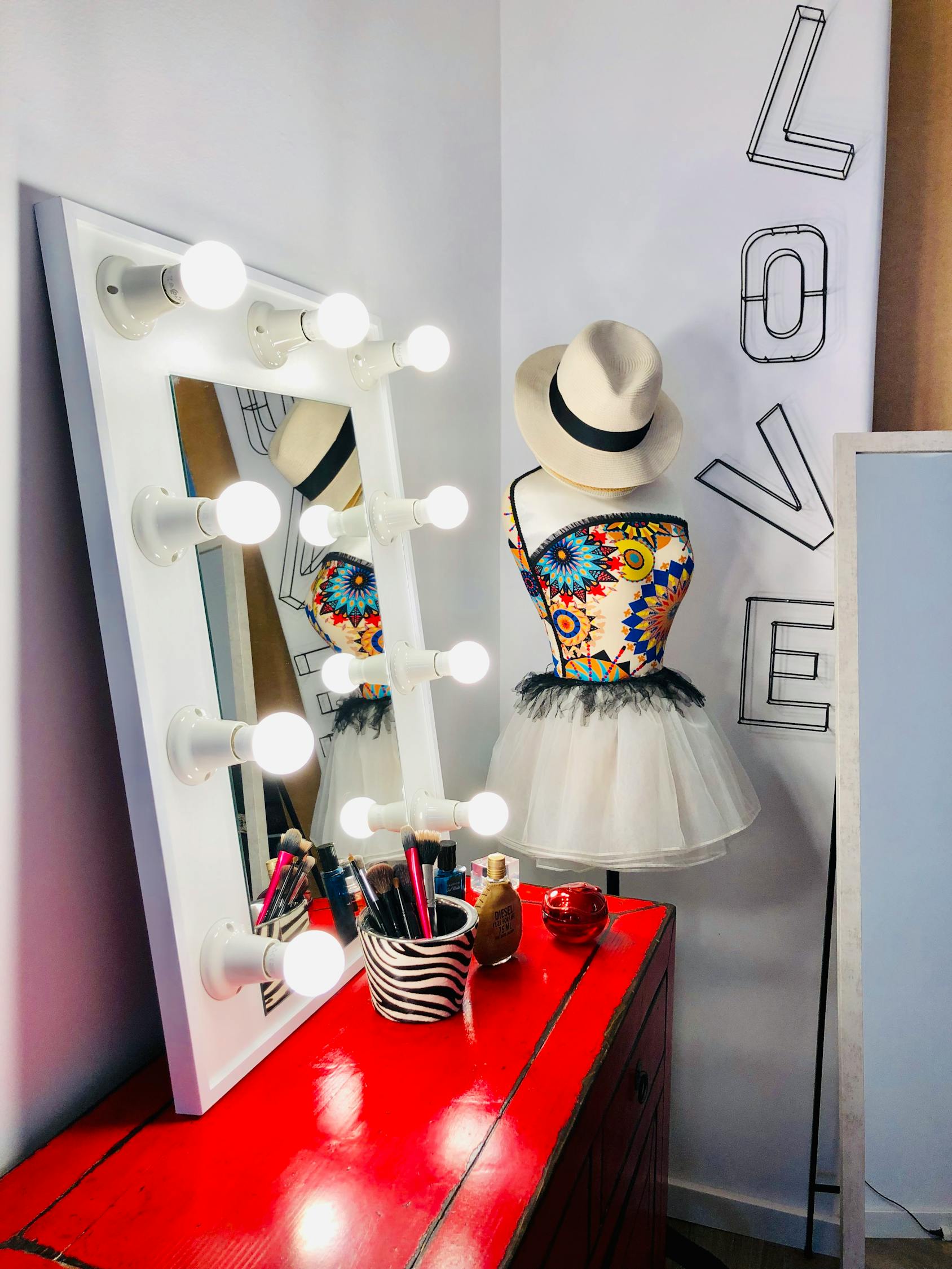 最新款梳妆台,时尚与实用完美融合的设计艺术品