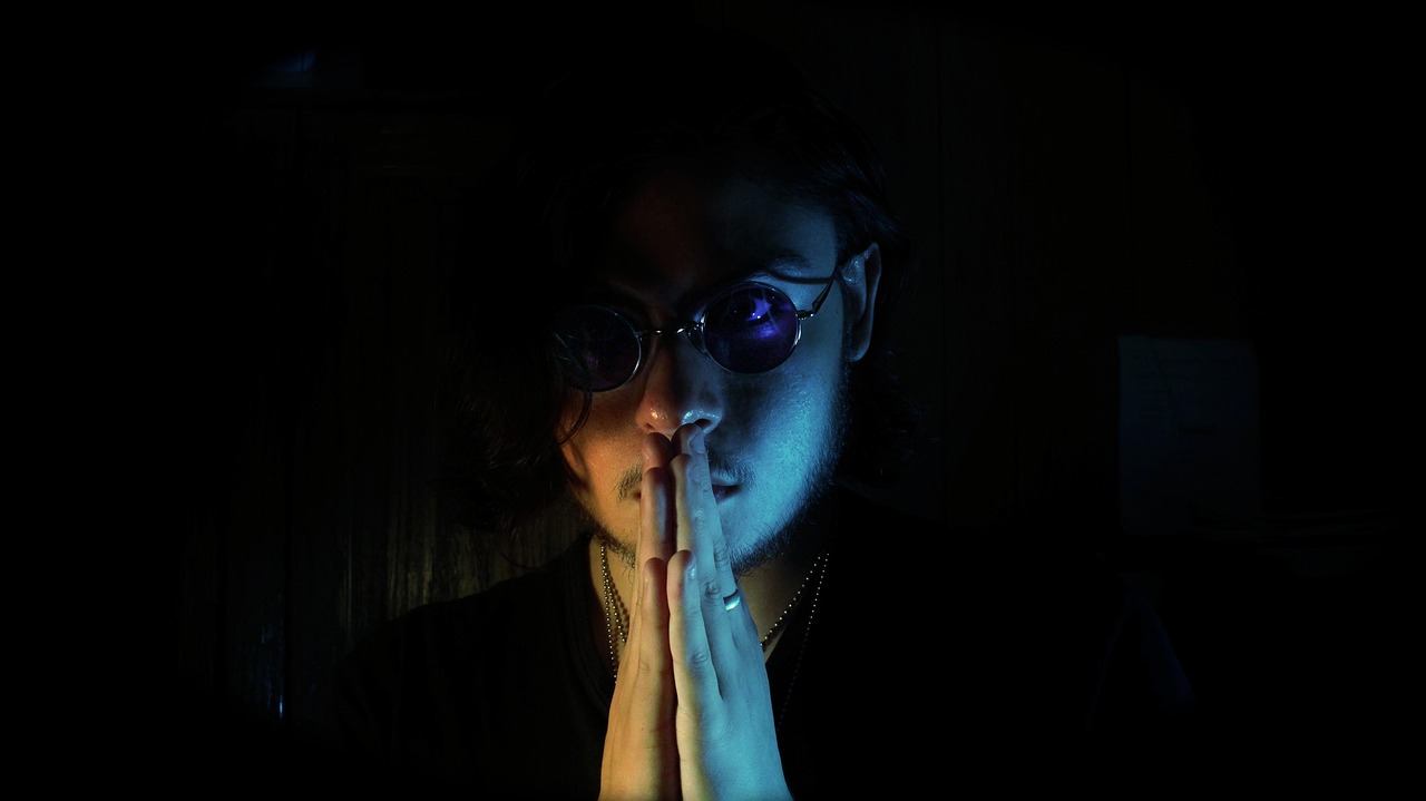 探索午夜电影神秘魅力的光影世界