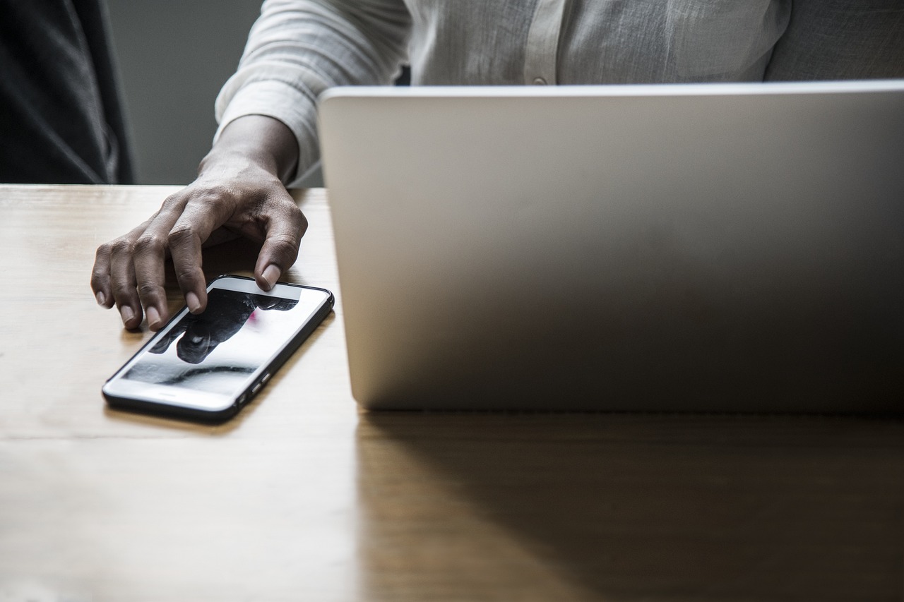 聚焦000933股票行情动态分析与预测