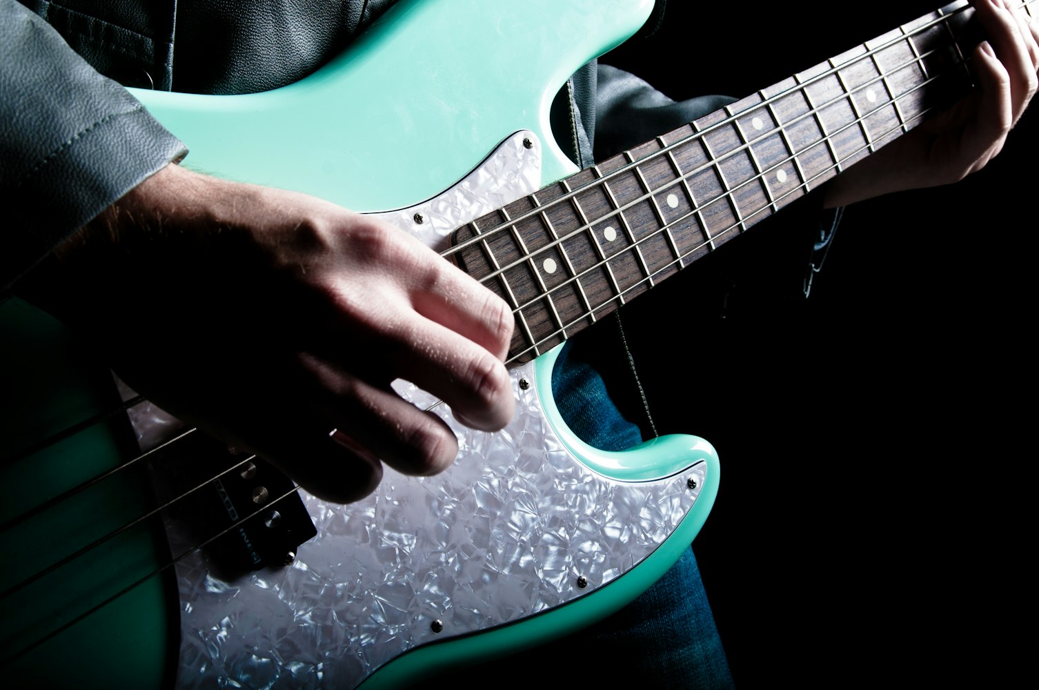 许冠杰最新动态，音乐巨星展现全新风采