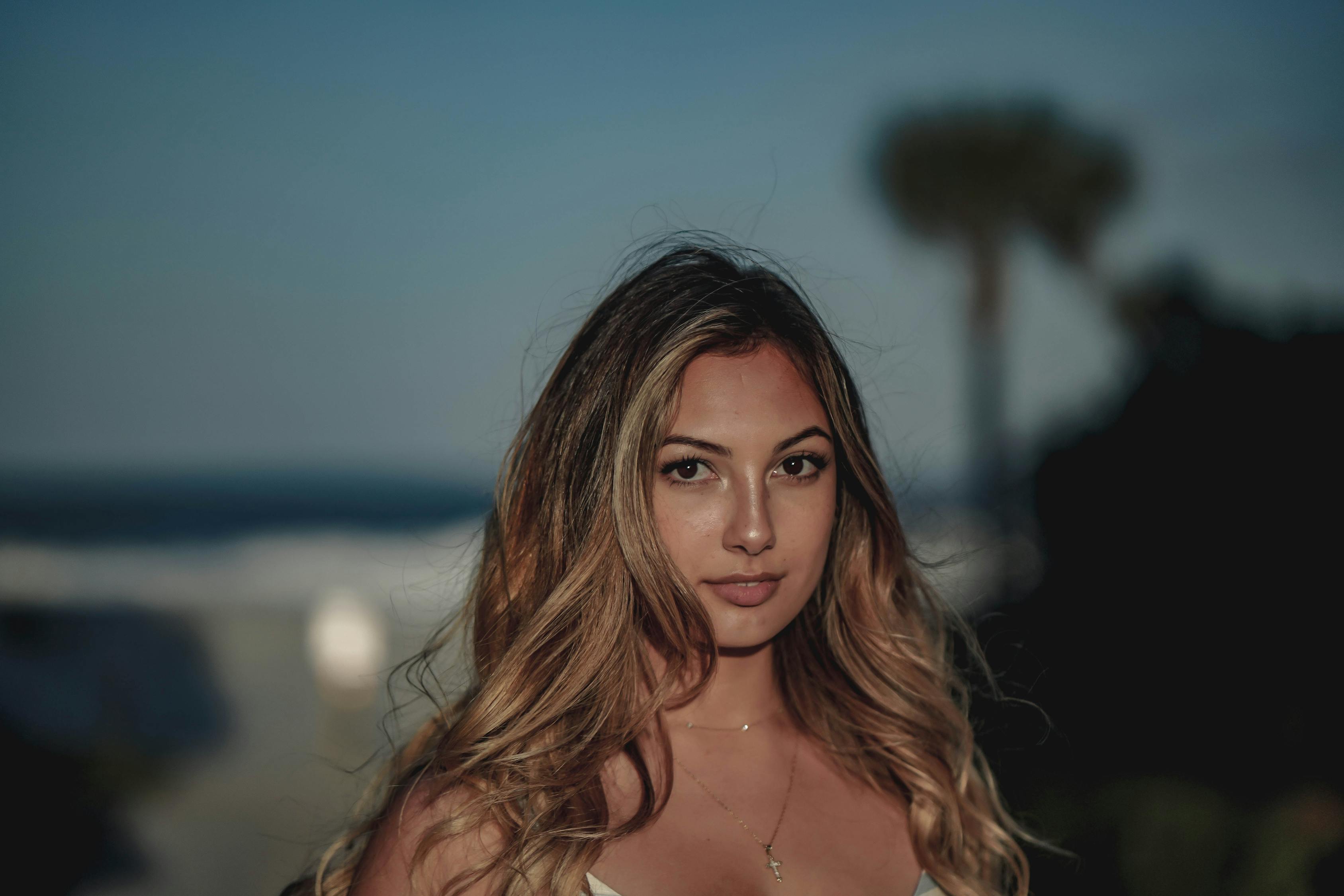 张俪综艺新亮相，璀璨星光下的多元魅力展现