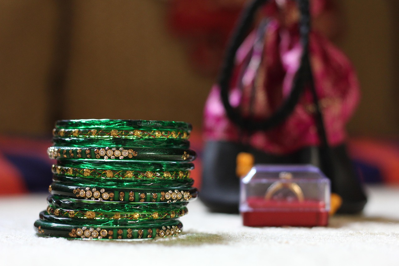 玻璃行业创新技术、绿色发展与市场趋势的综合分析报告出炉!最新动态揭秘行业未来方向。