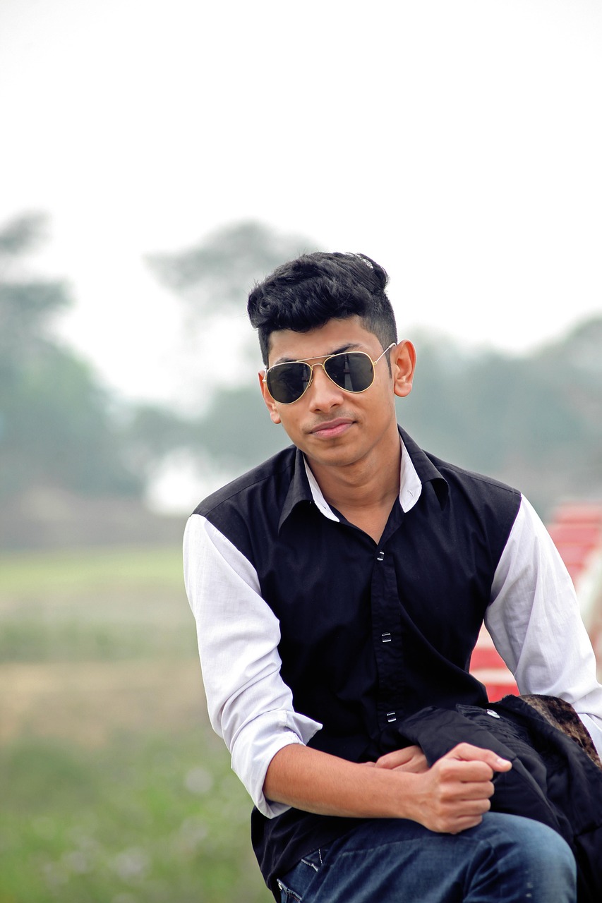 探索明星男舞台背后的故事，揭秘明星男的全部旅程