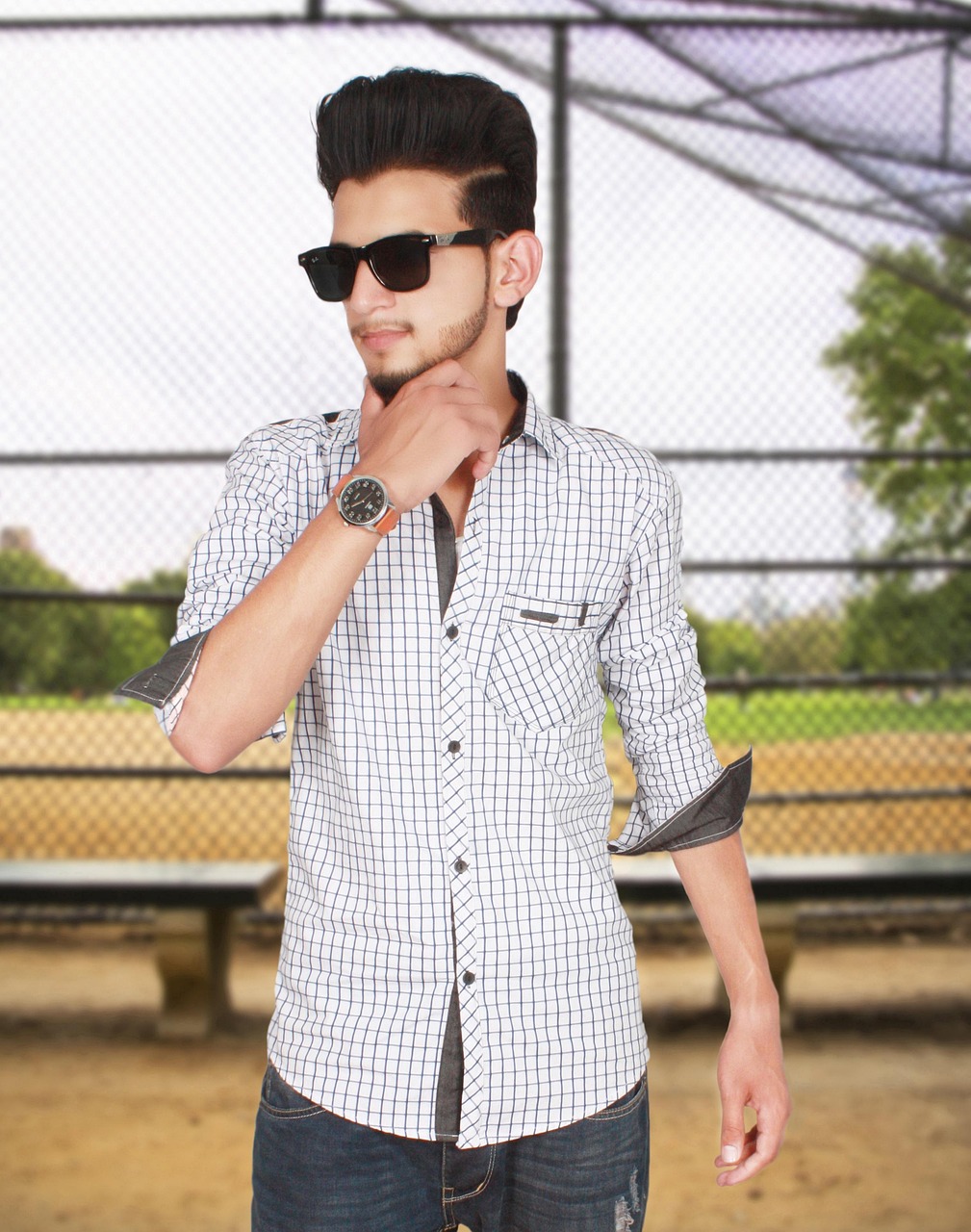 男明星完美身材，力量与魅力的绝佳展现