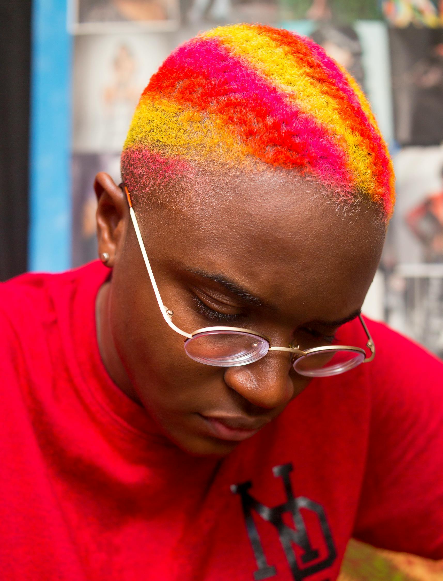 最新发型趋势引领潮流变革，潮流发型大解密