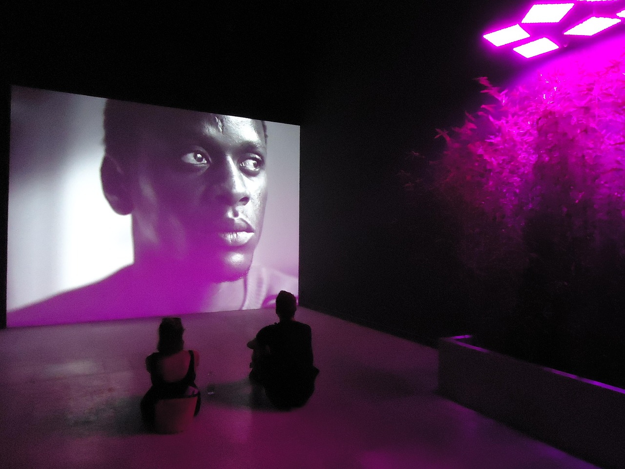 海信75英寸最新款电视，科技与艺术的极致融合体验