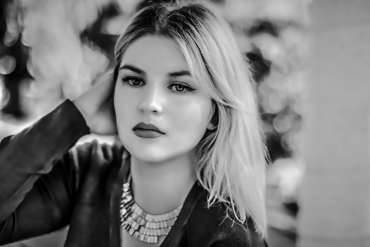 催眠控制下的女明星，探索神秘世界的未知之旅