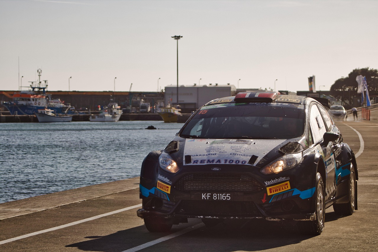 玩具赛车比赛的激情速度与再现视频