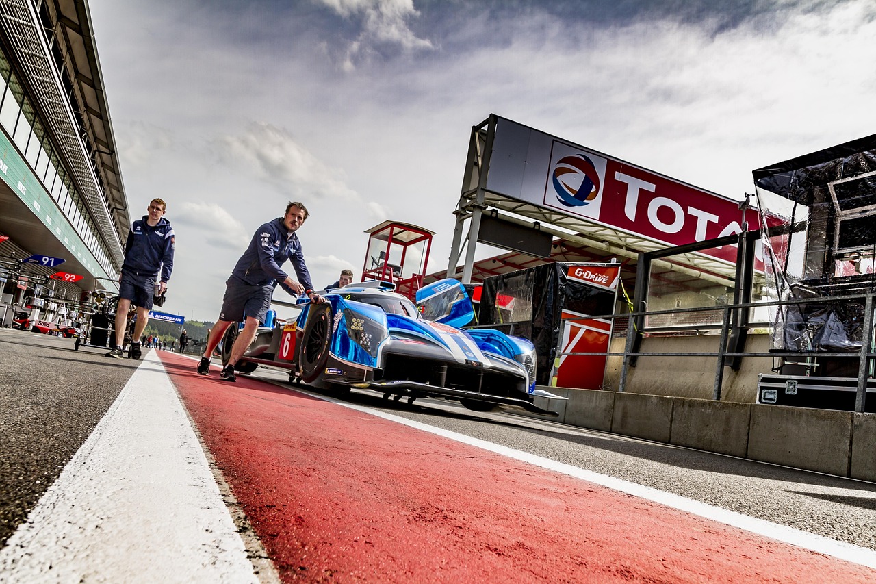 玩具赛车比赛的激情速度与再现视频