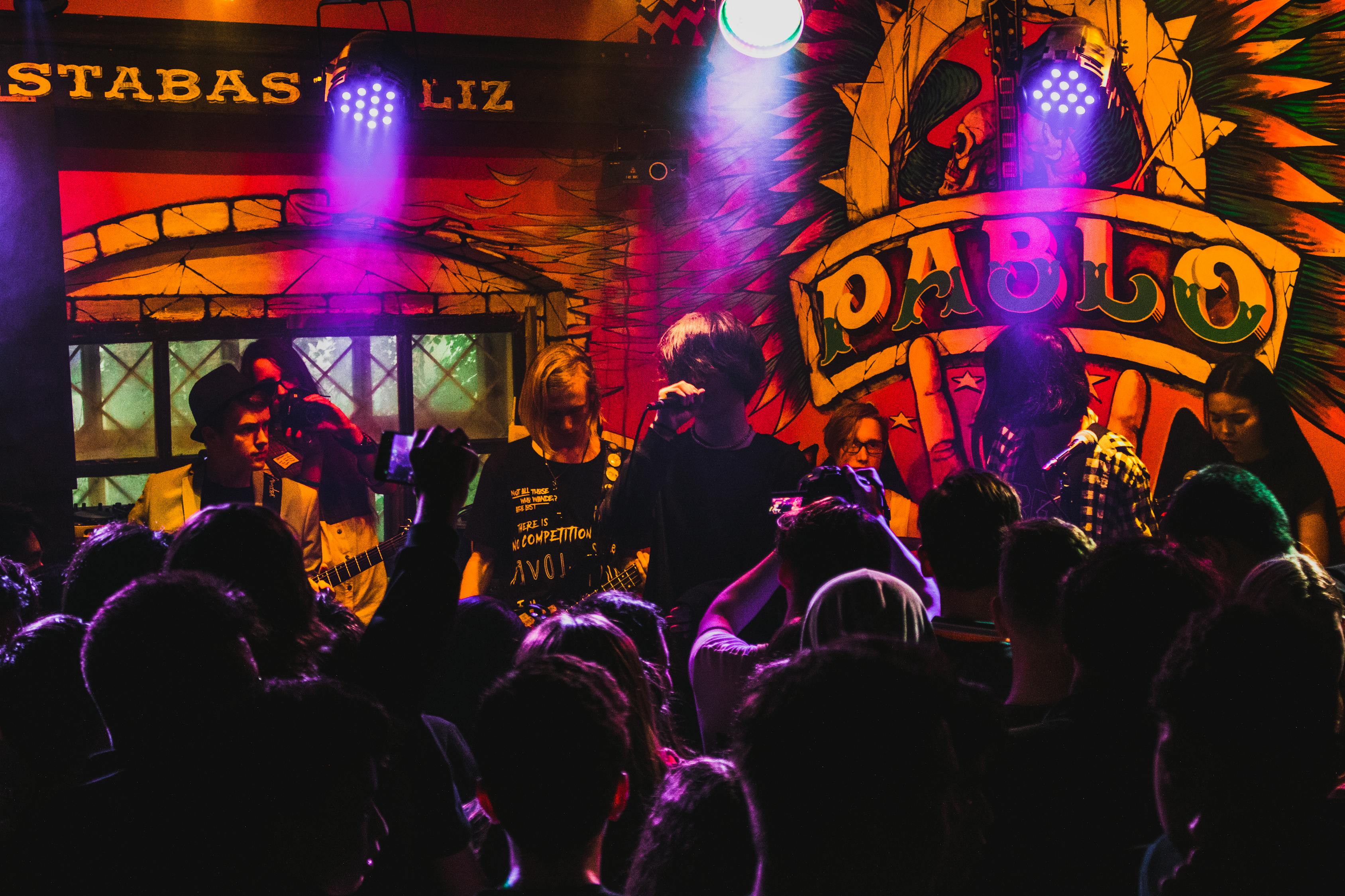 易烊千玺最新签售会,超越音乐与粉丝互动的盛宴