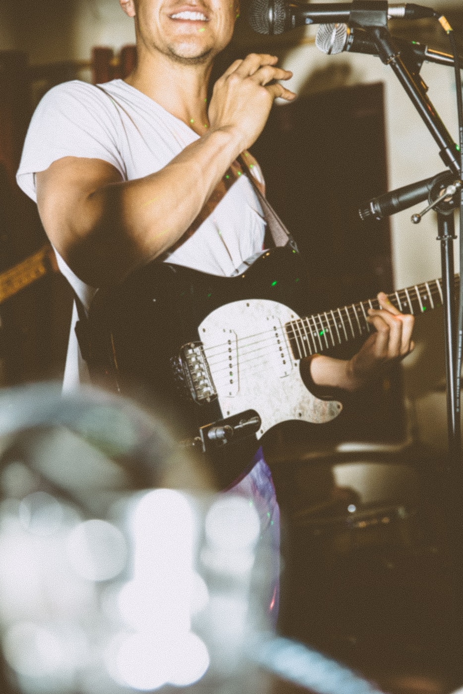 星光璀璨,明星KTV欢唱夜,歌声与欢乐的碰撞