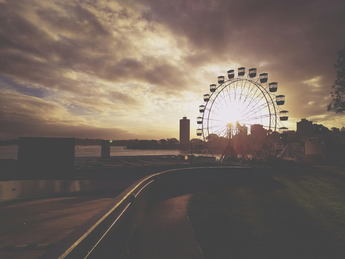 全球政治格局演变及未来展望，最新政治动态分析